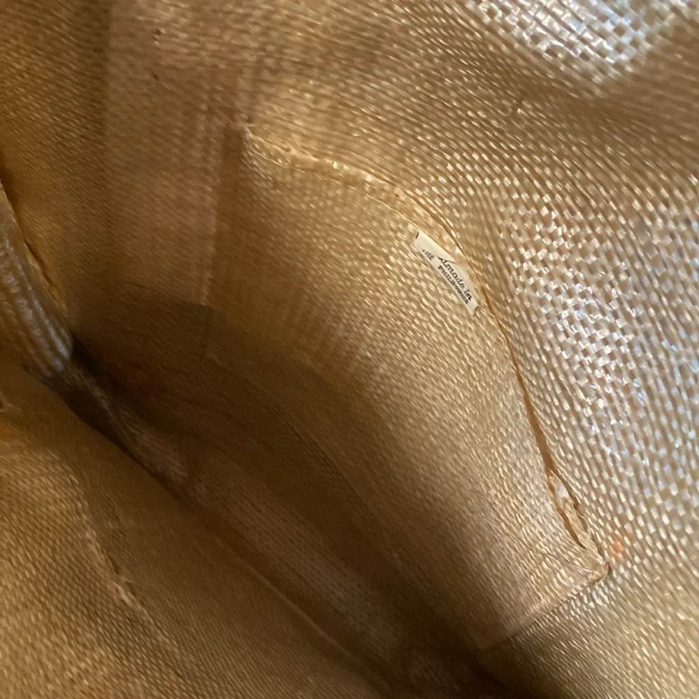 Vintage Raffia Tote with Wooden Handles - Picture 4 of 5